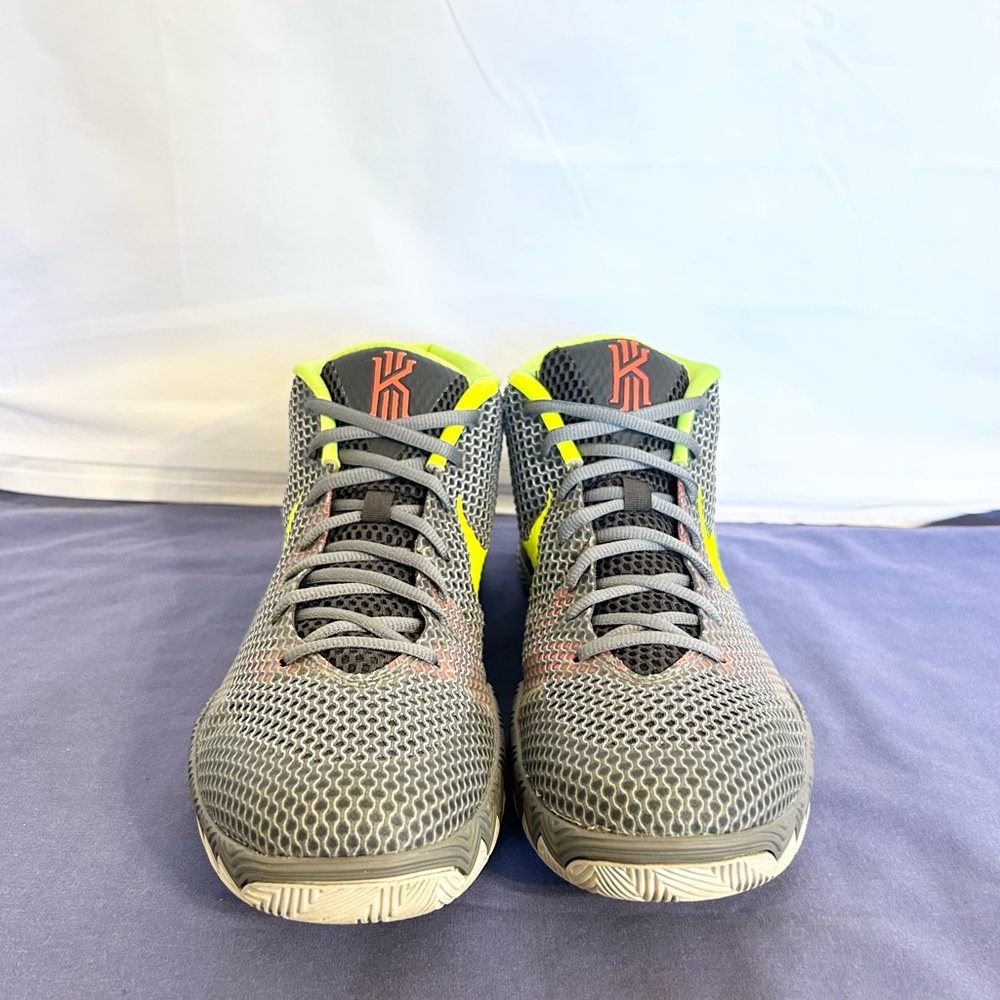 Nike Kyrie 1 Grey/Green size 10.5 *RARE* MEN’S BASKETBALL SHOES - Picture 8 of 9